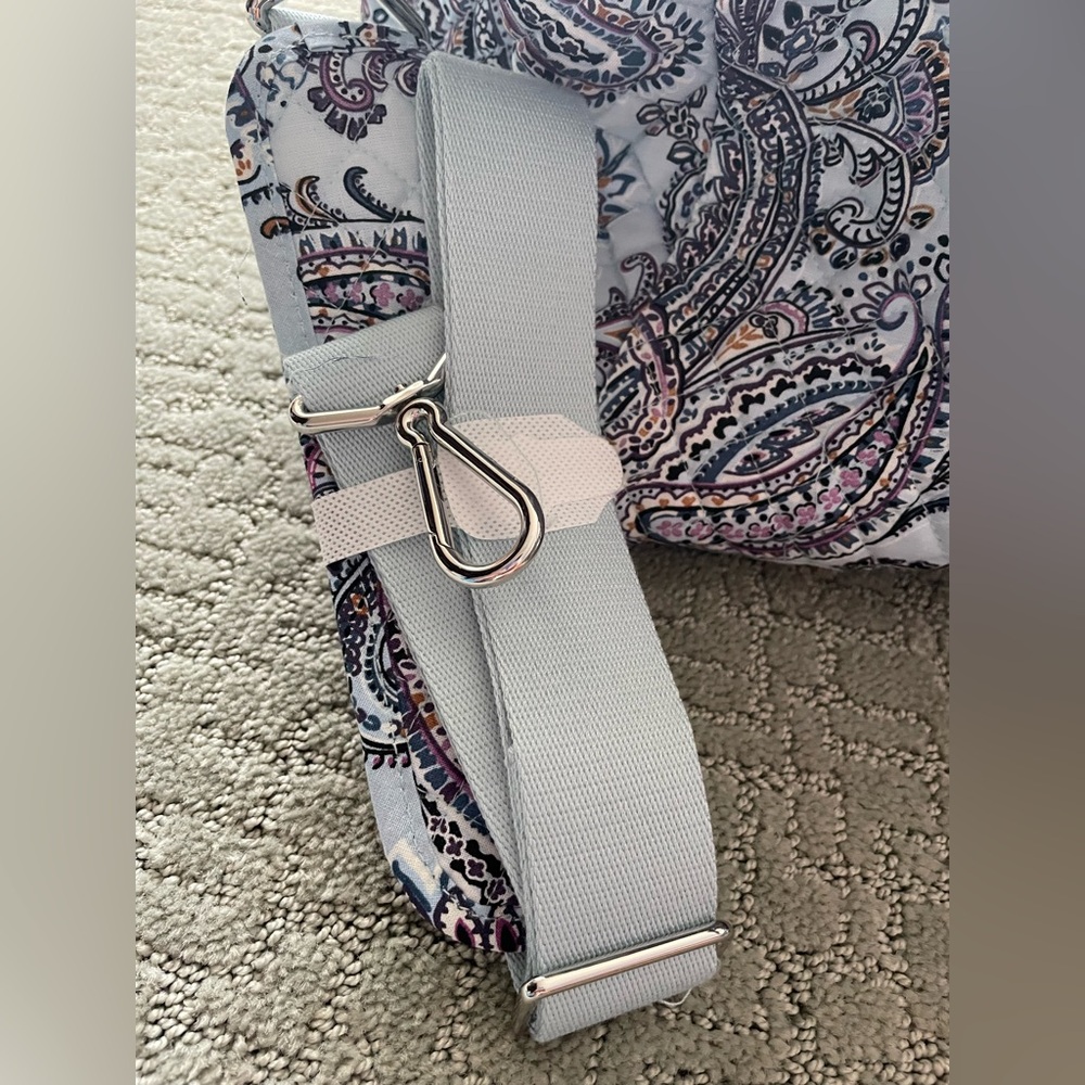 Vera Bradley Large Travel Bag / NWT / blue / purple / gray paisley - Picture 5 of 6